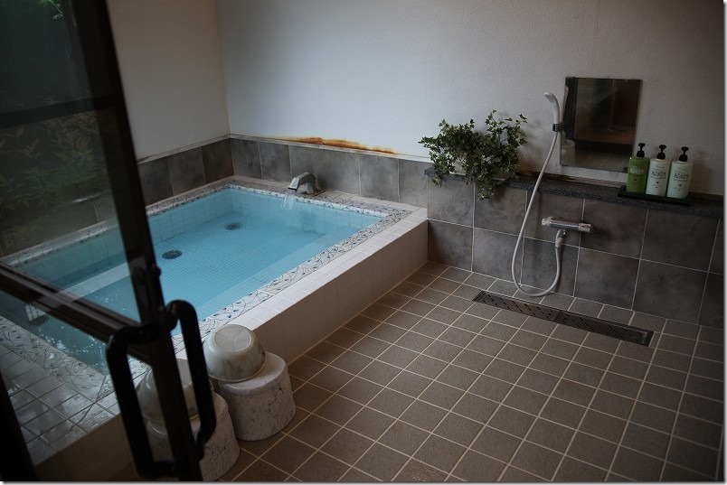 古湯温泉、ONCRIの家族風呂。現在は離れの客室へリニューアルされてます