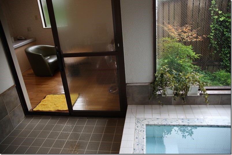 古湯温泉、ONCRIの家族風呂。現在は離れの客室へリニューアルされてます