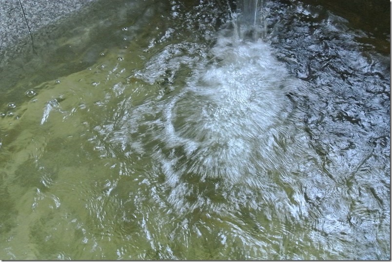「湯の森くす」のモール泉。泉質