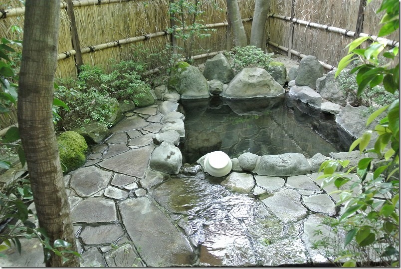 九重町、紅葉谷の湯の家族風呂。露天風呂