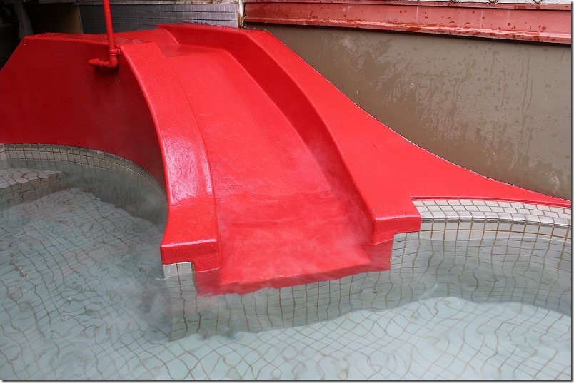 太宰府の都久志の湯の家族風呂、滑り台のある部屋