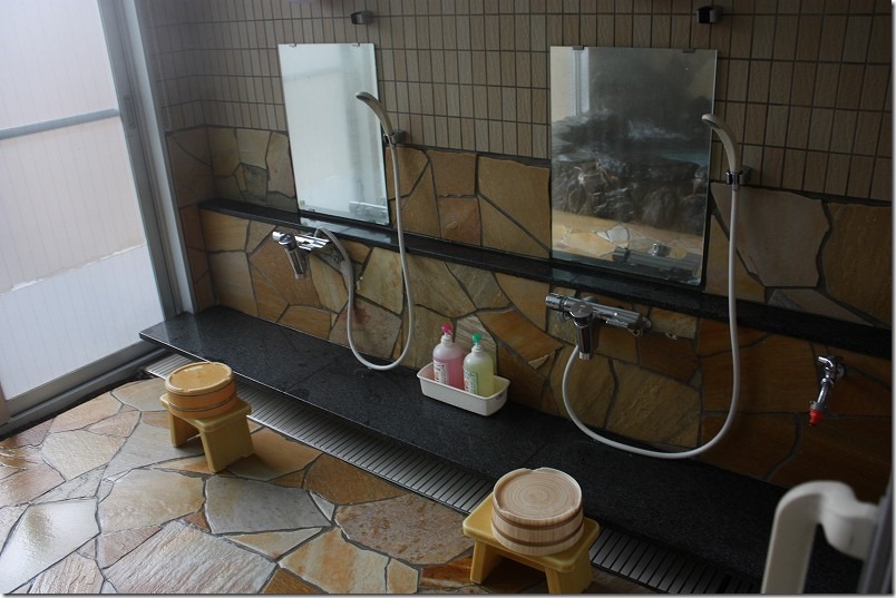 二丈温泉「きららの湯」の家族風呂。洗い場、アメニティー