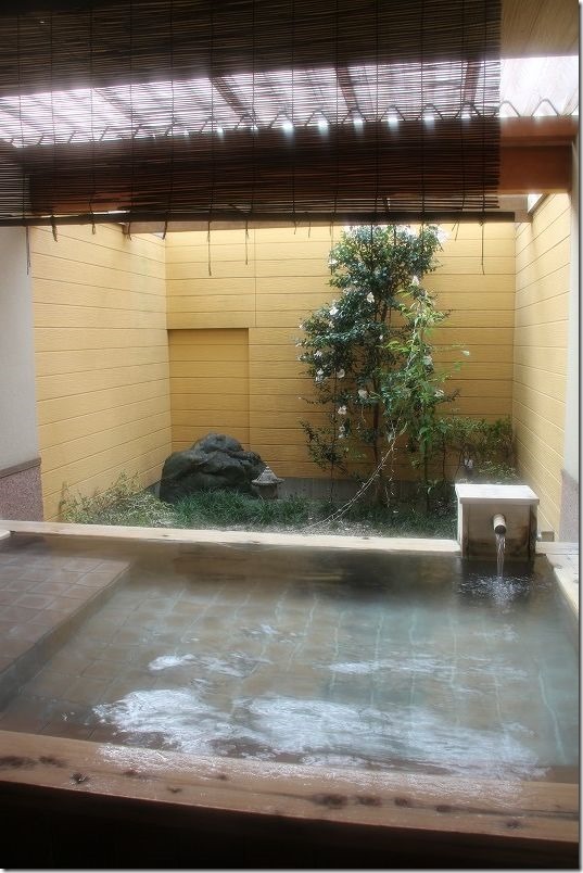 湯の坂。久留米温泉の家族風呂。LINE予約可能な半露天風呂