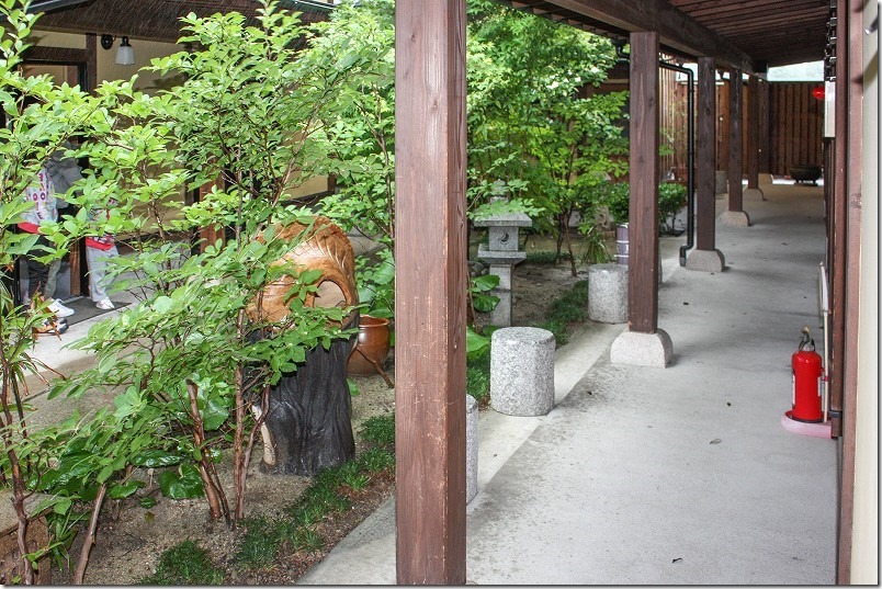 家族温泉 華の湯（福岡県大野城市）の中庭・通路